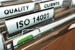 Registerordner mit der Aufschrift ISO 14001 – symbolisiert strukturierte Dokumentation für Umweltmanagement und interne Audits.